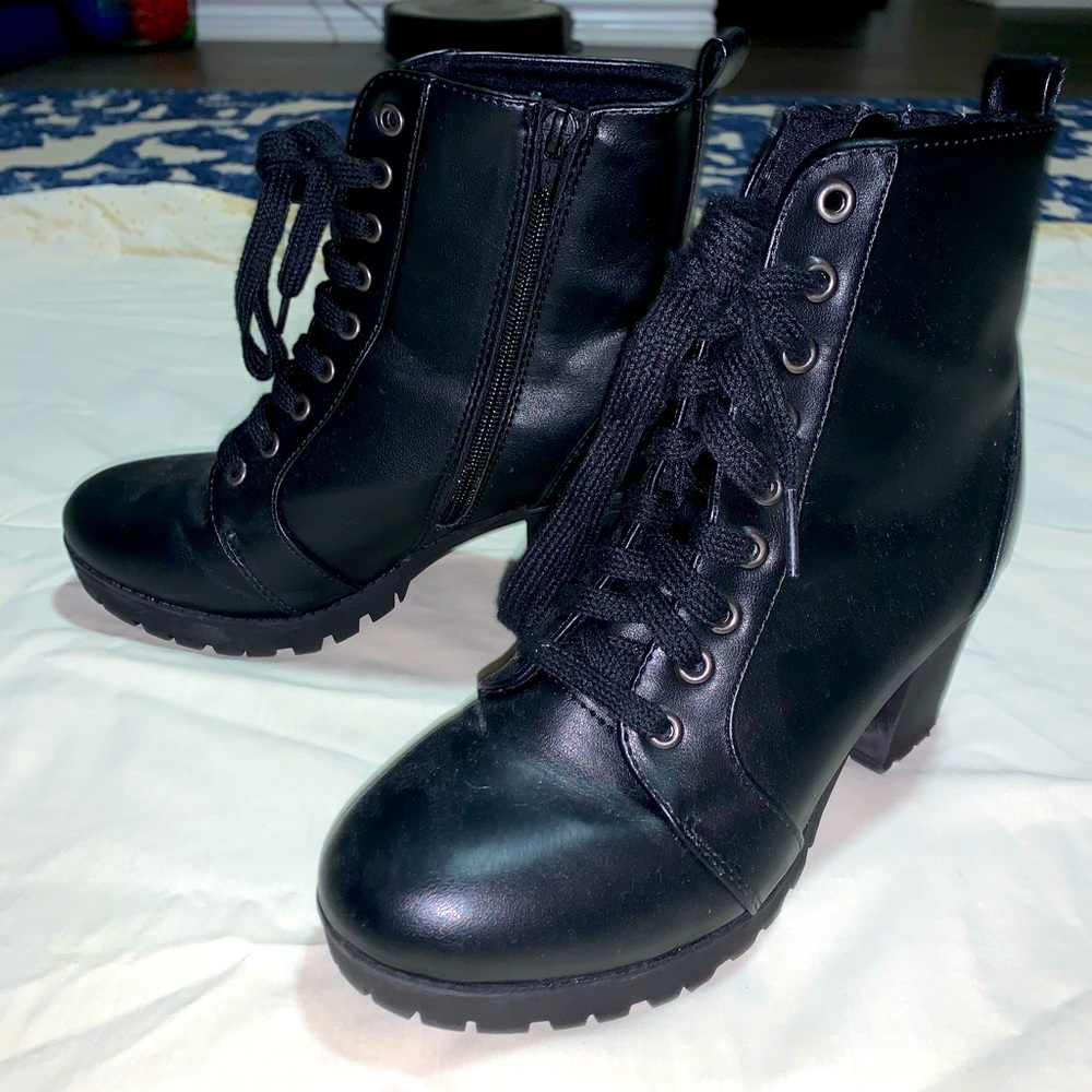 Great pair of combat boots! Love them but got a new pair for my birthday!